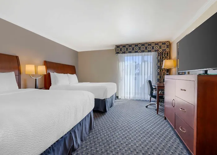 Best Western Plus Marina Shores Hotel