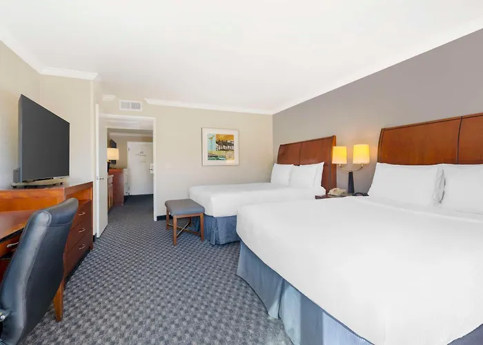 Best Western Plus Marina Shores Hotel