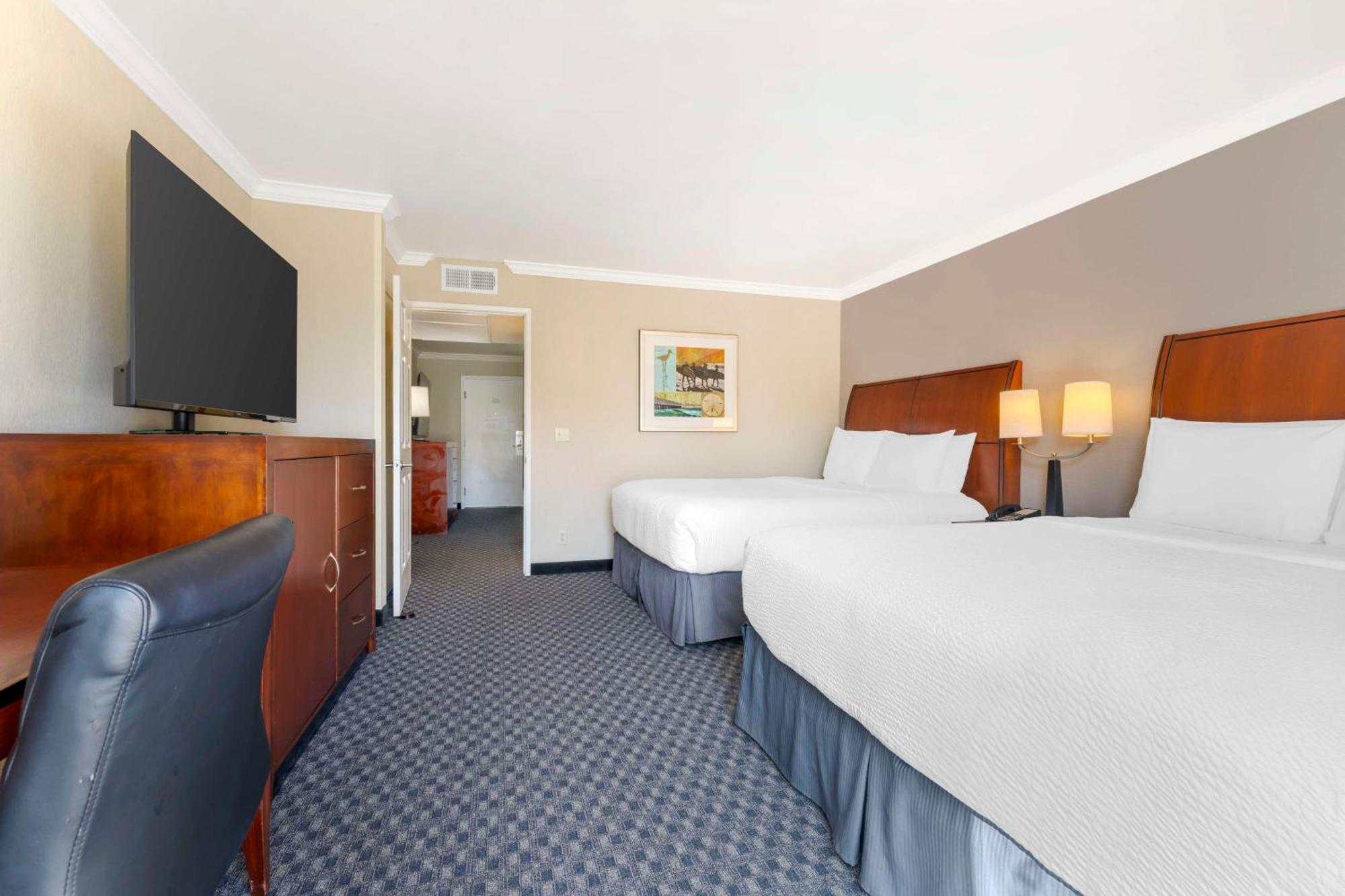 Western Marina Shores Hotel 3*
