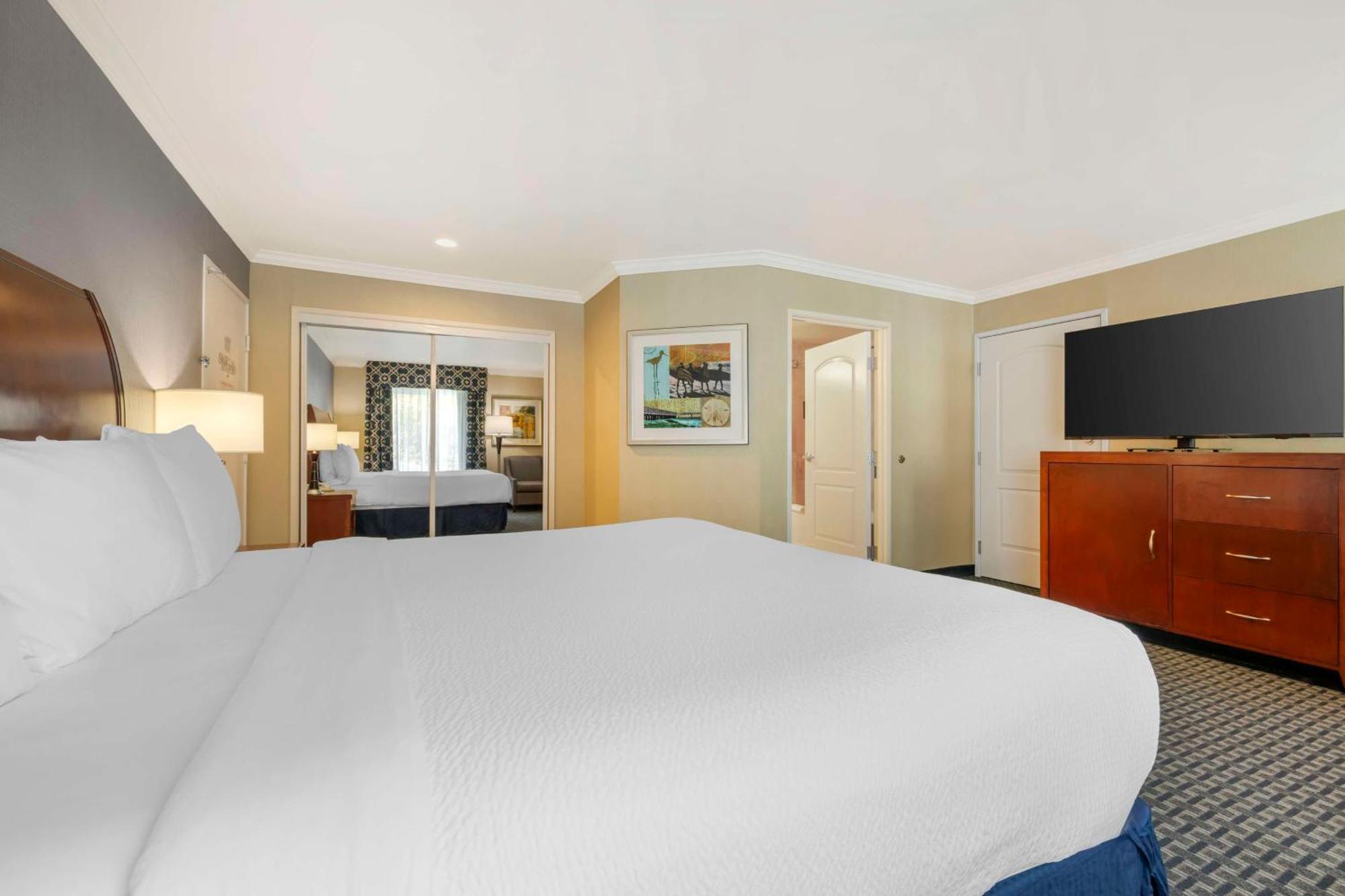 Western Marina Shores Hotel 3*
